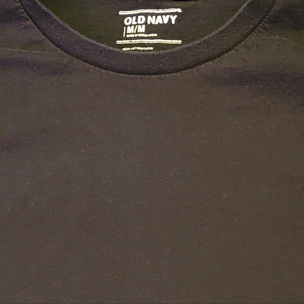 Old Navy Men's T-SHIRT - Picture 2 of 2
